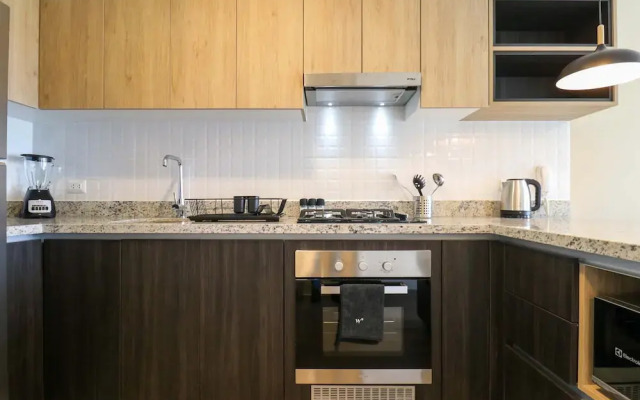 w Grandiose 1BR w Great Balcony in Miraflores