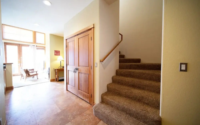 Antlers Gulch 303 by SummitCove Vacation Lodging