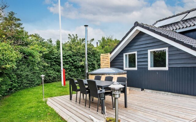 10 Person Holiday Home in Juelsminde