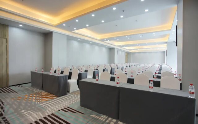 Echeng Hotel (Changchun Yiqi, West High-speed Railway Station)