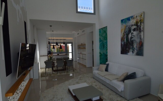 Belvilla by OYO Villa Betty