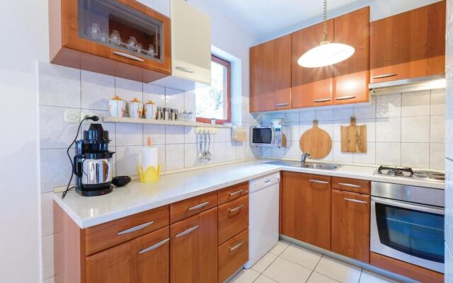 Stunning Home in Mocici With Wifi and 4 Bedrooms