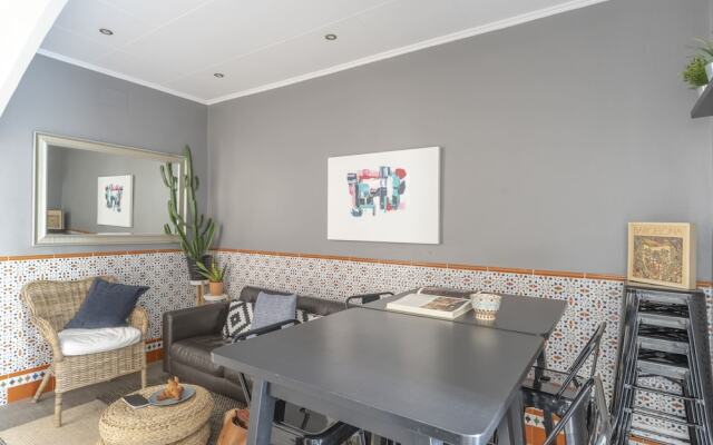 Lovely and Central 4 BR Apartment