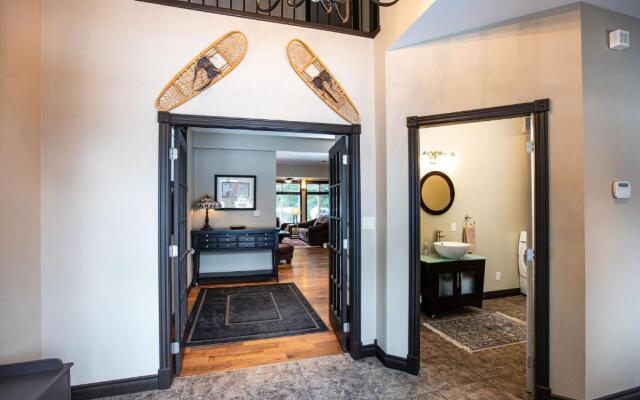 Mountain Gateway by Revelstoke Vacations