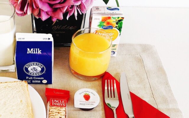 The Club Motel and Apartments