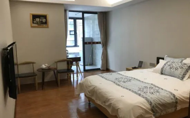 Yuehui International Apartment