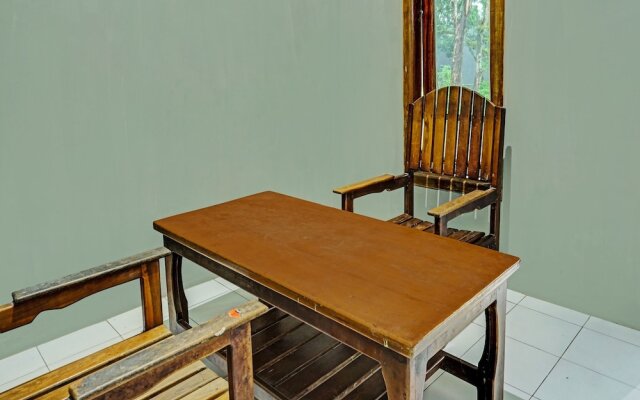 OYO Life 92222 Sahabat Kost Syariah Pacitan