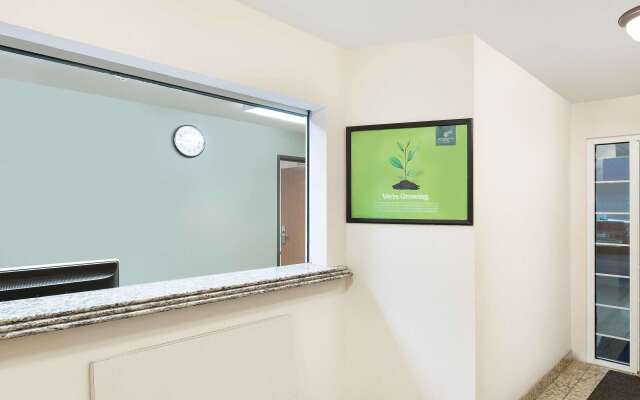 WoodSpring Suites Tyler Rose Garden