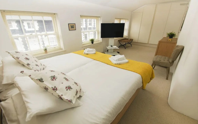 Kemp Town Mews Parking by Brighton Holiday Lets