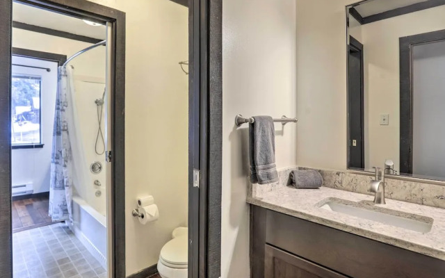 Beachfront Tahoe Vista Condo w/ Fireplace!