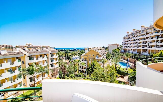 SAA2 Stunning 3 bedroom apt in Puerto Banus Roomservice