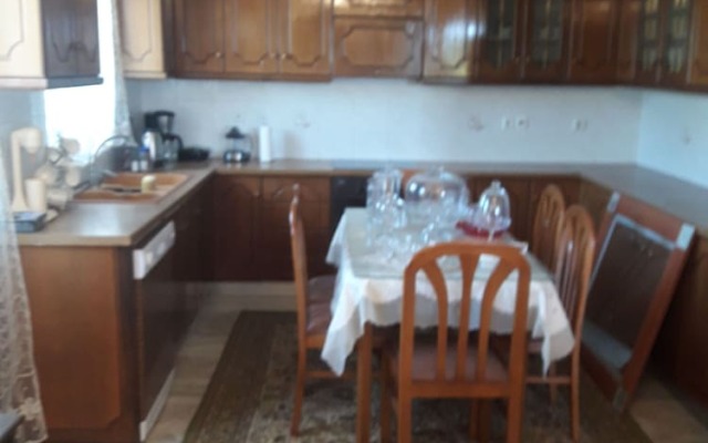 Anastasias House, Zipari