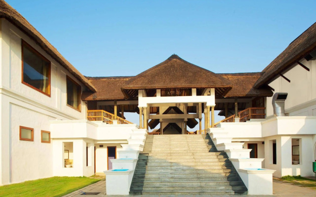 Le Pondy Beach & Lake Resort