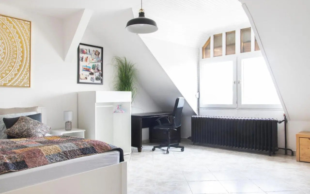 BpR W21 Retro Home with balcony
