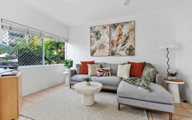 Cairns Tropical Bliss Swim In - Out Apt