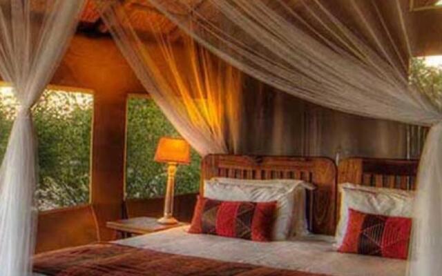 Dinaka Lodge