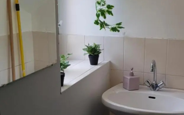 Studio de 12m² agréable calme proche CHU