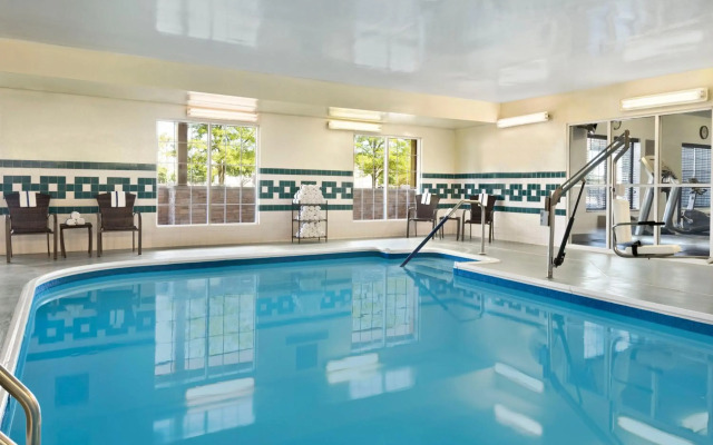 Country Inn & Suites by Radisson Romeoville - Bolingbrook