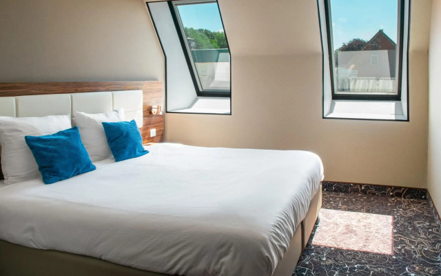 Amsterdam Lake Hotel