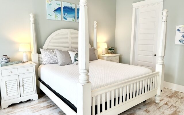 Bay Side 4 Bedroom Home by RedAwning