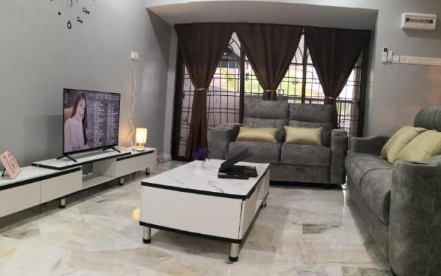 TB HOMESTAY Tasek klebang(taman bertuah) 10pax wifi