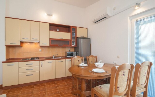 Awesome Apartment in Supetar-splitska With 1 Bedrooms and Wifi