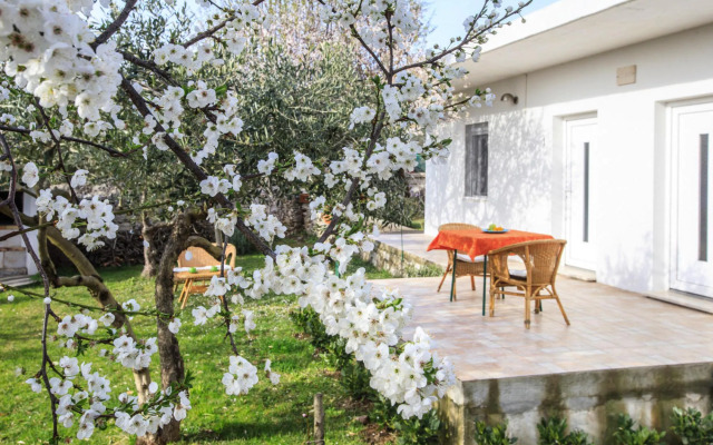 Bungalow In Sumartin, With Garden, Near The Sea