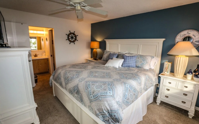 Estero Yacht & Racquet 322