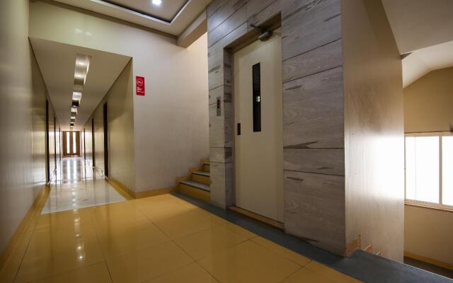 OYO 9989 Hotel Classic Executive