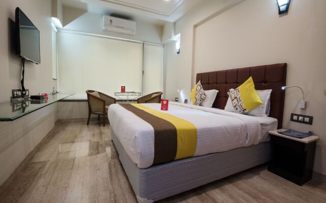 OYO 9721 Hotel SR Rooms