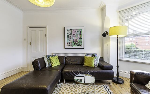 Beautiful Three Bed Abode Near Dollis Hill