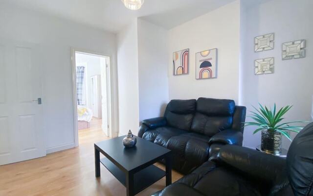 Central 4-bed House in Reading