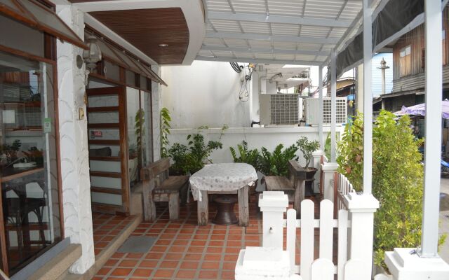 Tongmee Guest House