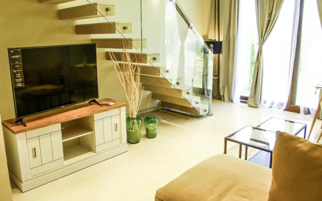 Stylish Lagoon View Escape With Balcony