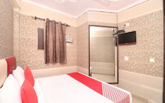 OYO 15546 Hotel KK