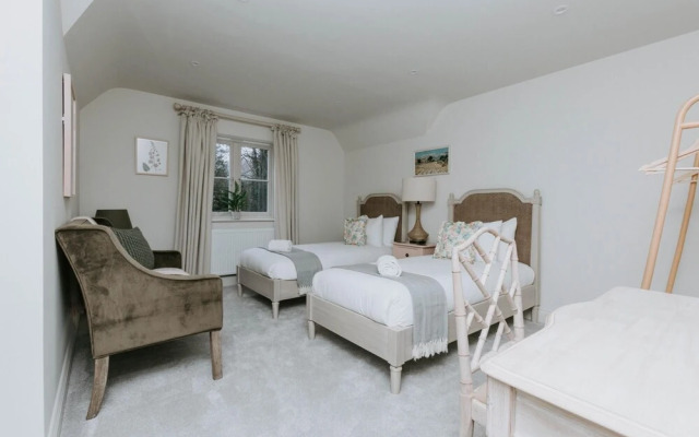 The Dragonfly - Central 2 Bedroom House