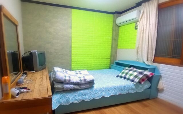 Kodakkodak Guest House - Hostel