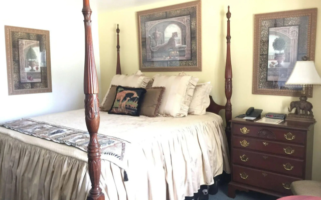 Crest Country Inn