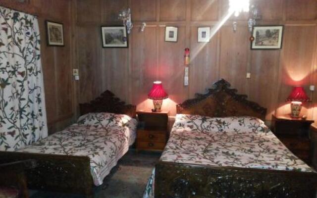 Kings Rose Houseboat