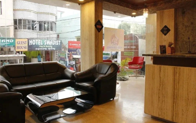 OYO Premium Old Station Road Bhubaneswar 4