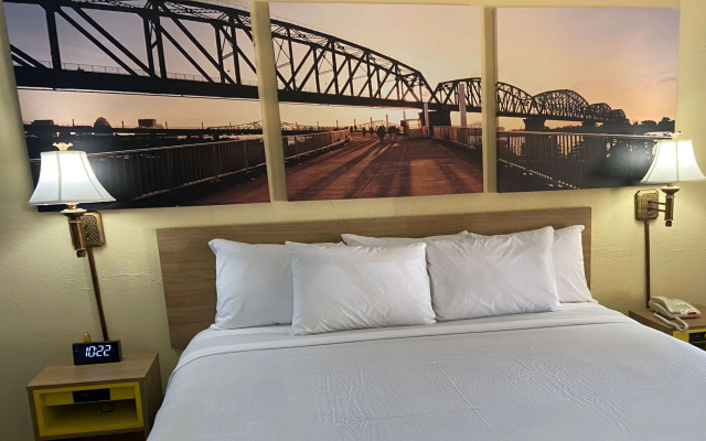 Days Inn by Wyndham Clinton