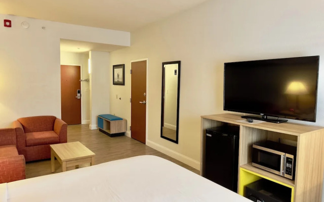 Days Inn & Suites Lakeland