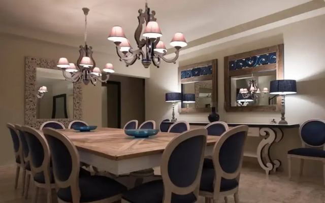 7 Bedrooms Luxury Colonial Villa Complete New 2017