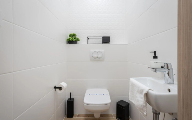 WestSide River Apartment