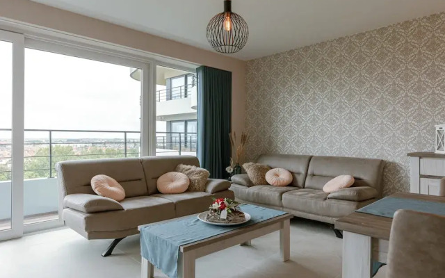 Stunning Apartment With Golf Course Views