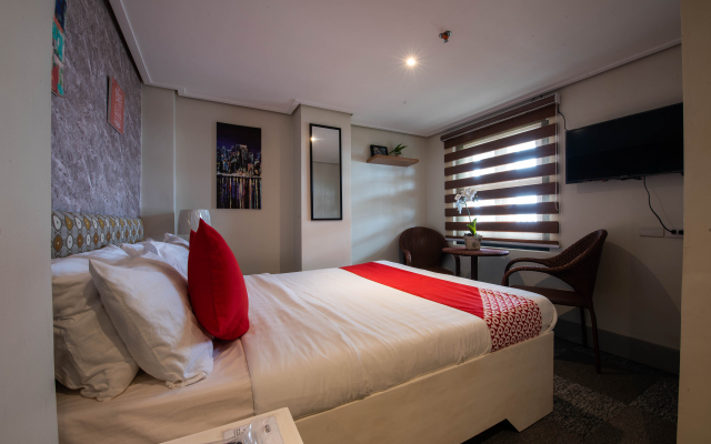 OYO 492 Sunset View Ridge Residences