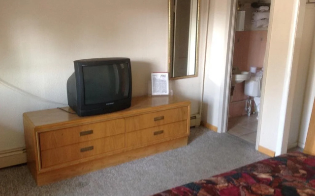 Country Club Inn