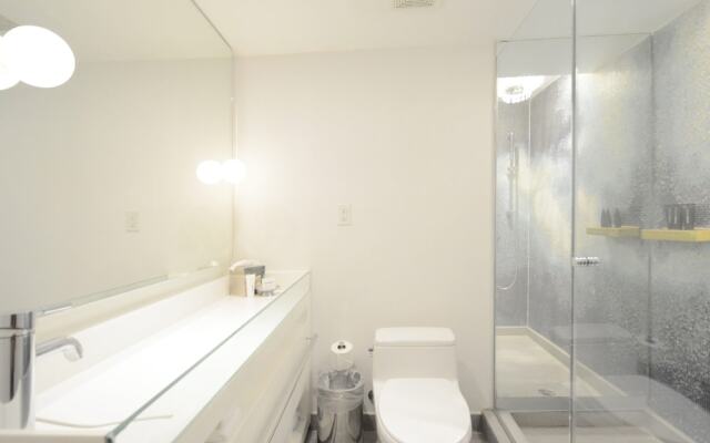 Miami World Rental - Mondrian 1220