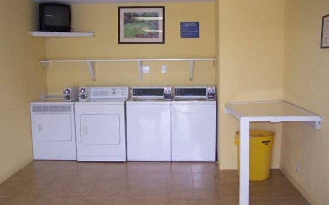 Days Inn Six Flags Mall