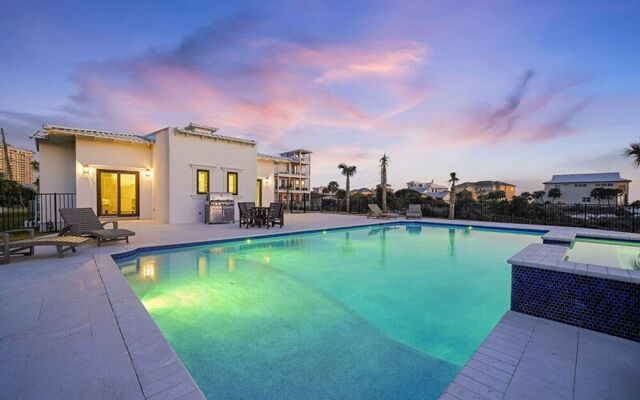 Bourbon Breeze by Five Star Properties